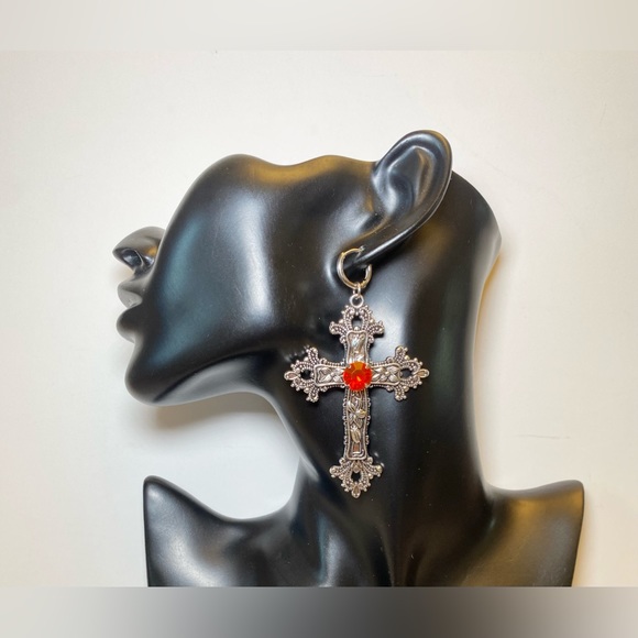 NEW! Silver stainless cross earrings. Perfect for any occasion. - Picture 1 of 4